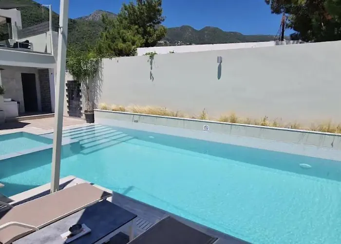 Windrose Apartments - Shared Pool