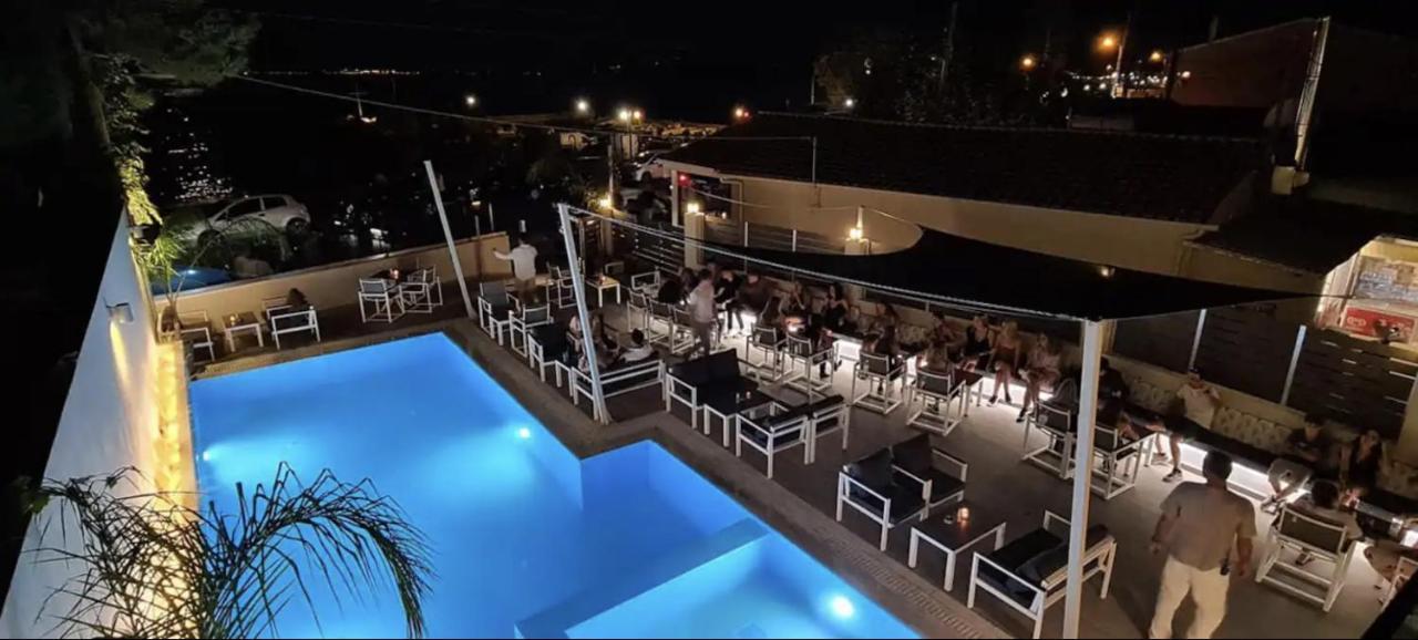 Windrose - Shared Pool Apartment Ipsos
